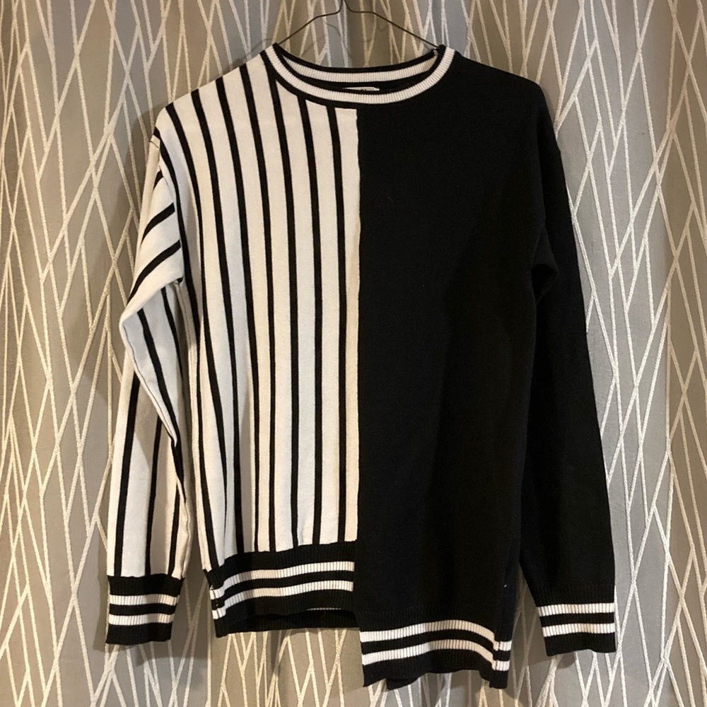 Asymmetrical black and white crew neck sweater